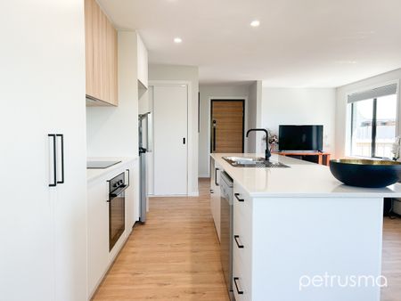 Fully Furnished Property on Amundsen - Photo 4