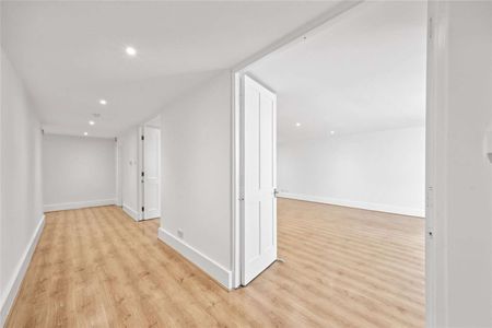 A bright and spacious two bedroom apartment based in this impressive period building with lift access. - Photo 4