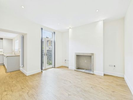 End of terrace house to rent on - Photo 3
