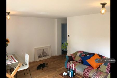 2 bedroom flat to rent - Photo 2
