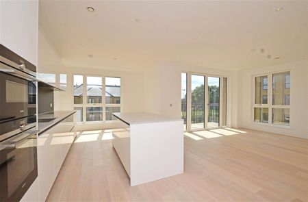 Pinewood Gardens, Teddington, TW11 - Photo 3