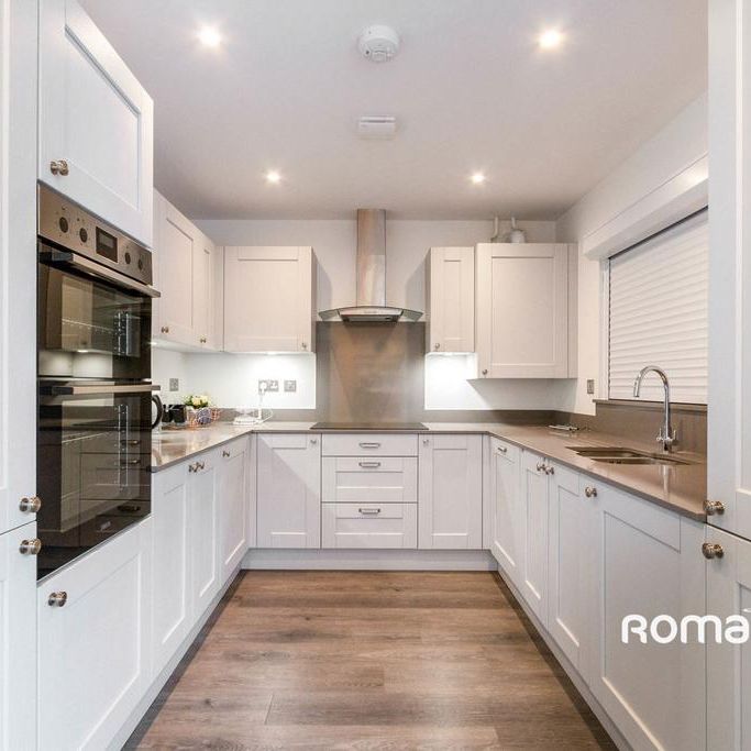 4 bedroom detached house to rent - Photo 1