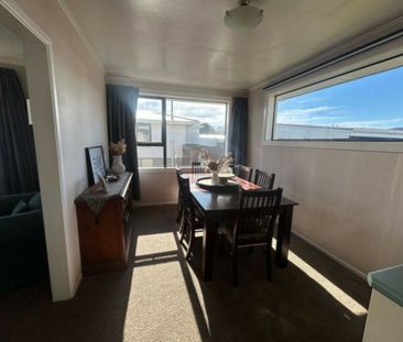 Tidy three bedroom home - Photo 4