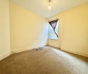 4 bedroom semi-detached house to rent - Photo 2