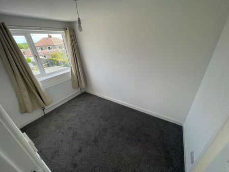 4 bedroom semi-detached house to rent - Photo 2