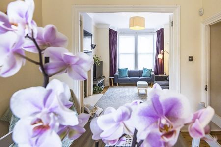 5 bedroom semi-detached house to rent - Photo 3