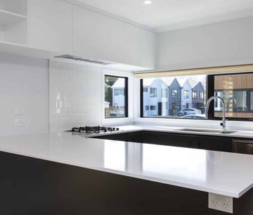 8 Reakes Crescent, Wallaceville - Photo 4