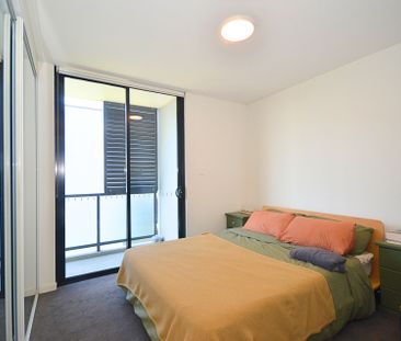 Extra Large 1 Bedroom Apartment - Photo 1