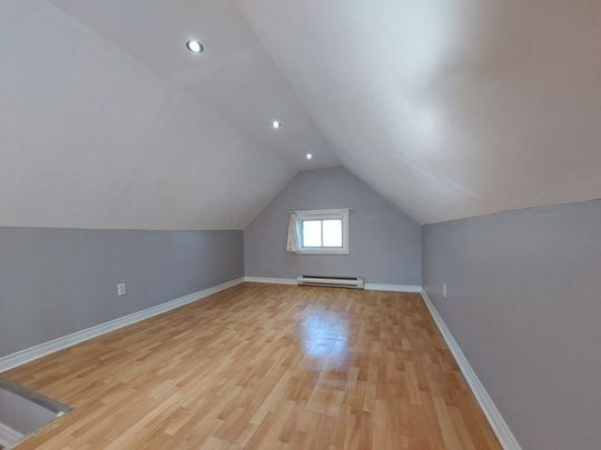 For Lease - 2143 Gerrard Street Unit# Upper, Toronto, Ontario - Photo 1