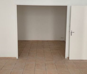 Appartement 2 pièces 33m2 MARSEILLE 3EME 600 euros - Photo 2