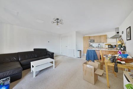 2 bedroom flat in Eden Grove - Photo 3