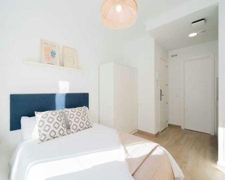 Calle de las Magnolias, Madrid, Community of Madrid 28029 - Foto 3