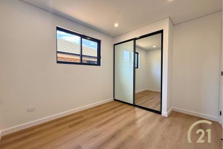 Brand New 5 Bedroom Duplex&excl; - Photo 3