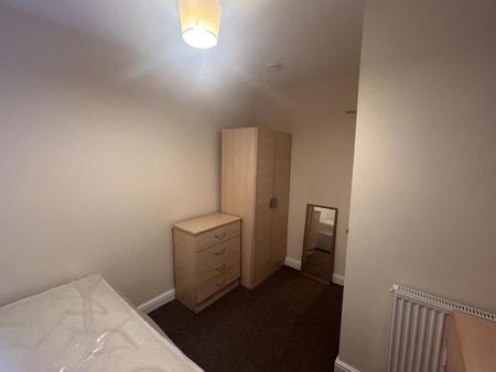 8 bedroom private hall to rent - Photo 4