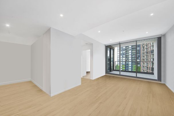 Spacious Modern North Facing One Bedroom &plus; Study &plus; Secure Car Space in Haymarket - Photo 1