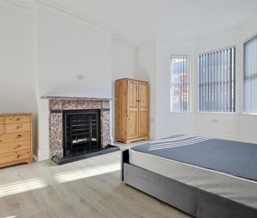 2 bedroom Flat to rent in Warton Terrace, Heaton, Newcastle Upon Tyne - Photo 2