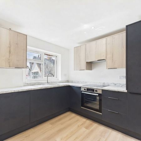 1 bedroom Flat in Vicarage Road, Camberley - Photo 3