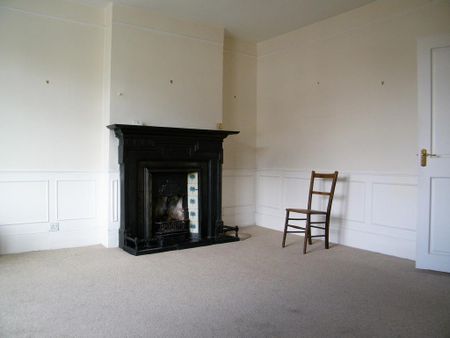 3 bedroom flat to rent - Photo 2