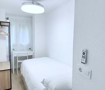 Calle del Puerto del Bruch, Madrid, Community of Madrid 28031 - Photo 4