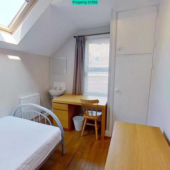 6 bedroom end of terrace house to rent - Photo 1