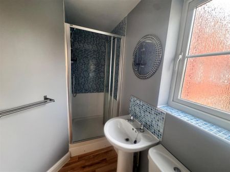 2 bed Flat To Let - Photo 5