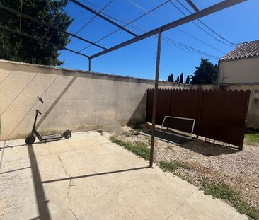 ROGNONAS - Partie de mas en campagne avec terrasse, cour et garage., - Photo 5