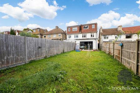 4 bedroom semi-detached house to rent - Photo 2