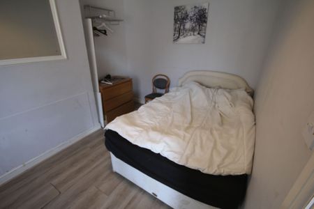 Rockingham Close, Uxbridge, UB8 - Photo 2