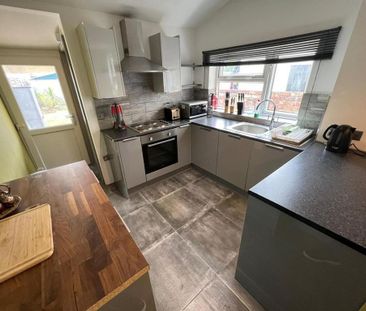 5 bedroom terraced house to rent - Photo 1