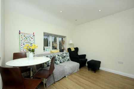 3 bedroom flat to rent - Photo 3