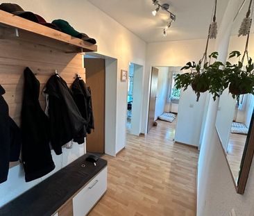 Modernisierte 3-Zimmer-Wohnung mit Einbauküche in Frankfurt - Foto 1