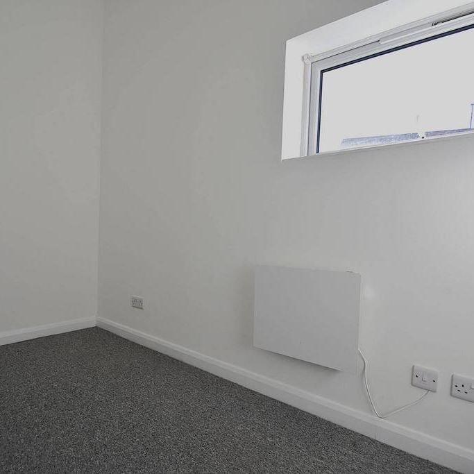 3 bedroom flat to rent - Photo 1
