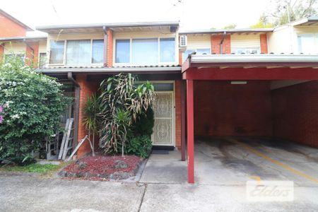 Two-Bedroom Townhouse with Air Conditioning in Canley Vale - Photo 2