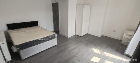 7 bedroom house of multiple occupation to rent - Photo 4