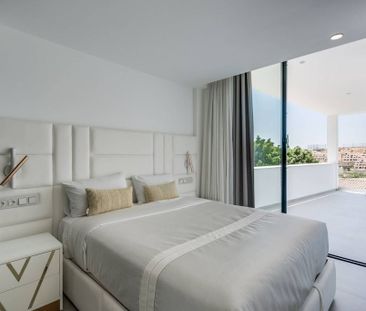 4 bedroom luxury Villa for rent in Estepona, Spain - Photo 3