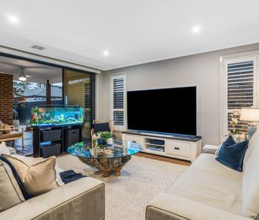 LARGE FAMILY FRIENDLY HOME - Photo 3