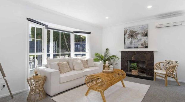 Botanical Beauty - Photo 1