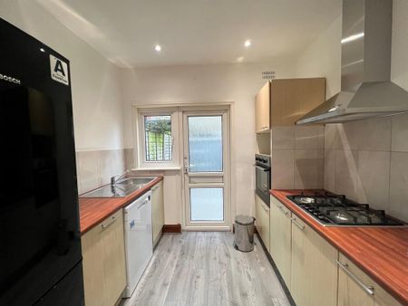 2 bedroom ground floor flat to rent - Photo 5