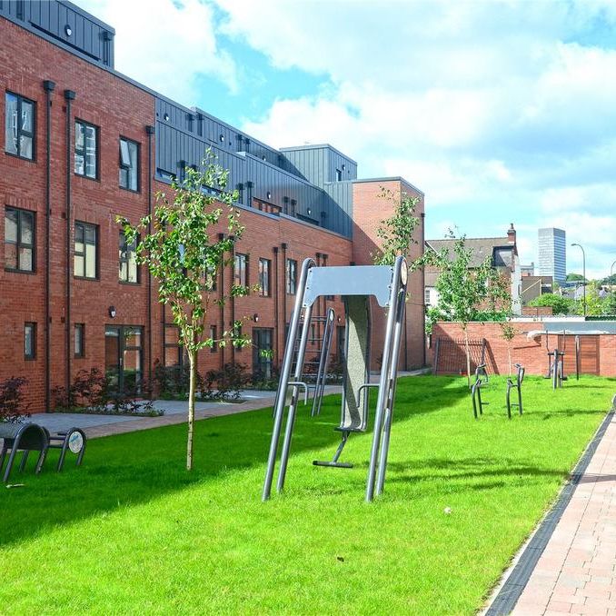 5 bedroom flat to rent - Photo 1