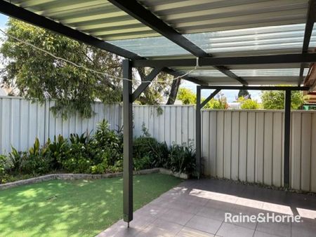 2 BEDROOM TOWNHOUSE IN THE HEART OF MACQUARIE FIELDS - Photo 4