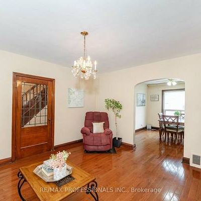 HIGH PARK LIFESTYLE FULL HOUSE 3 BEDS 1 BATH DETACH GARAGE - Photo 3