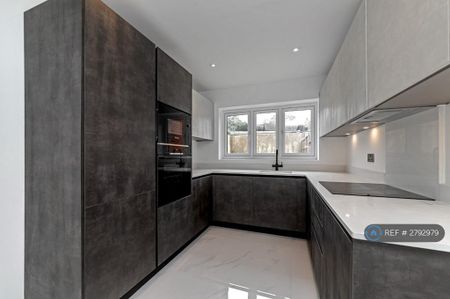 4 bedroom terraced house to rent - Photo 3