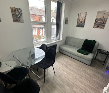 Markham Avenue - Photo 1