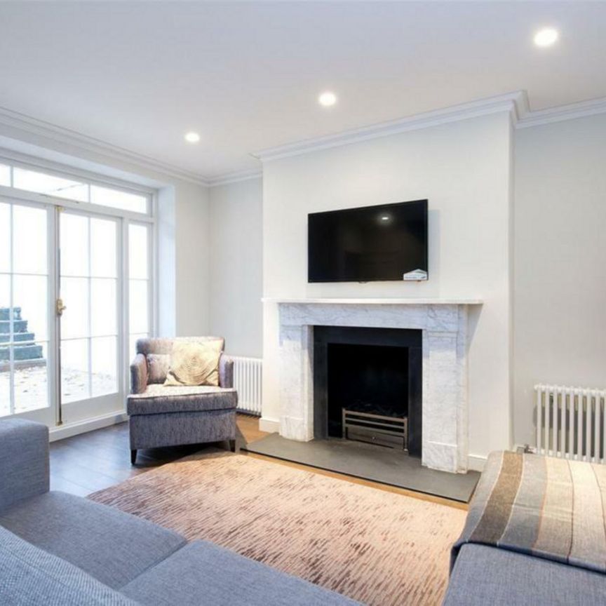 Warwick Gardens, London, W14 - Photo 1