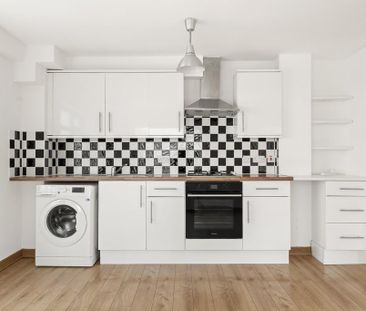 3 bedroom flat to rent - Photo 5