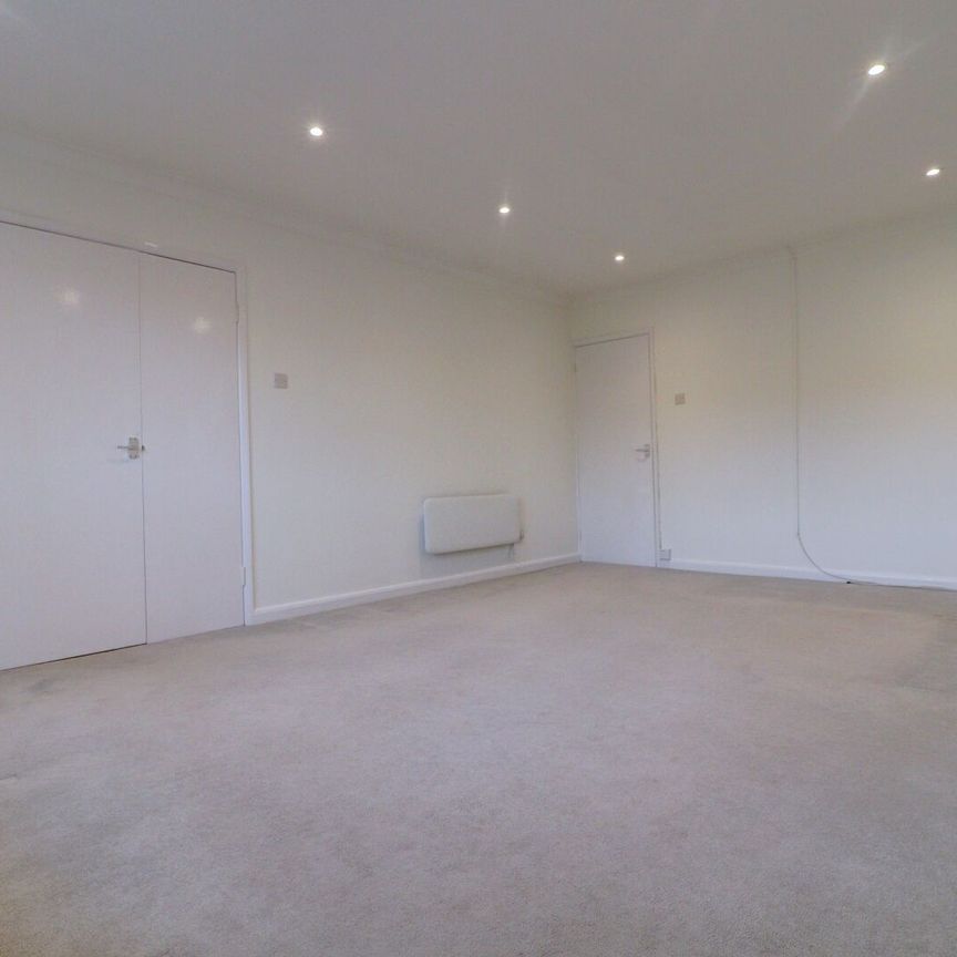 2 bedroom flat to rent, - Photo 1