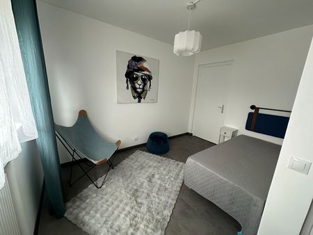 Location Appartement 4 pièces 94m² - Photo 3