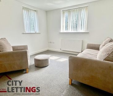 2 bedroom ground floor flat to rent - Photo 2