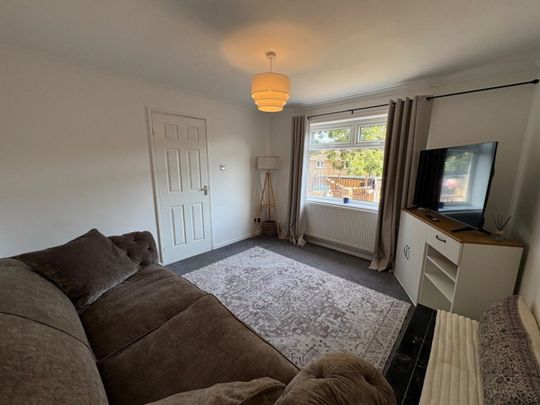 3 bed Town House - To Let - Photo 1