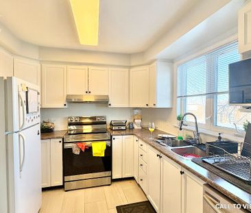 ELEGANT 2+DEN CONDO-TOWNHOUSE WITH BEAUTIFUL FINISHES - Photo 6